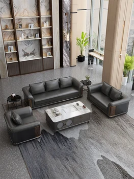 Легкий роскошный кожаный офисный диван в итальянском стиле, приемная в американском стиле, большой журнальный столик на вилле, комбинированный диван для трех человек