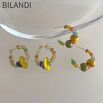 Bilandi Современные ювелирные изделия Серьги из цветных стеклянных бусин в весенне-летнем стиле, красивые дизайнерские серьги-кольца с камнями для женщин, подарок для девочек